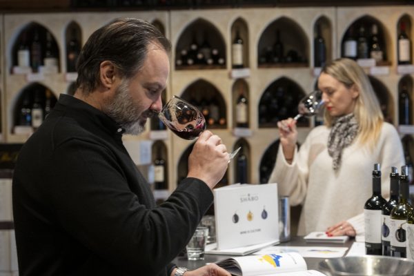 Ukrainian winemaker, US vets team up on a mission: showing the best of Ukraine, one glass at a time – WTOP News
